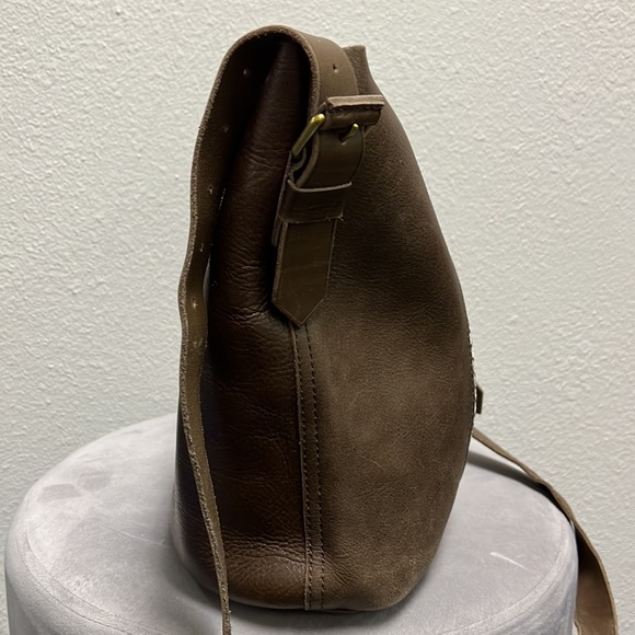 Madewell The Transport Bucket Bag: Suede Inset Edition - Picture 4 of 13